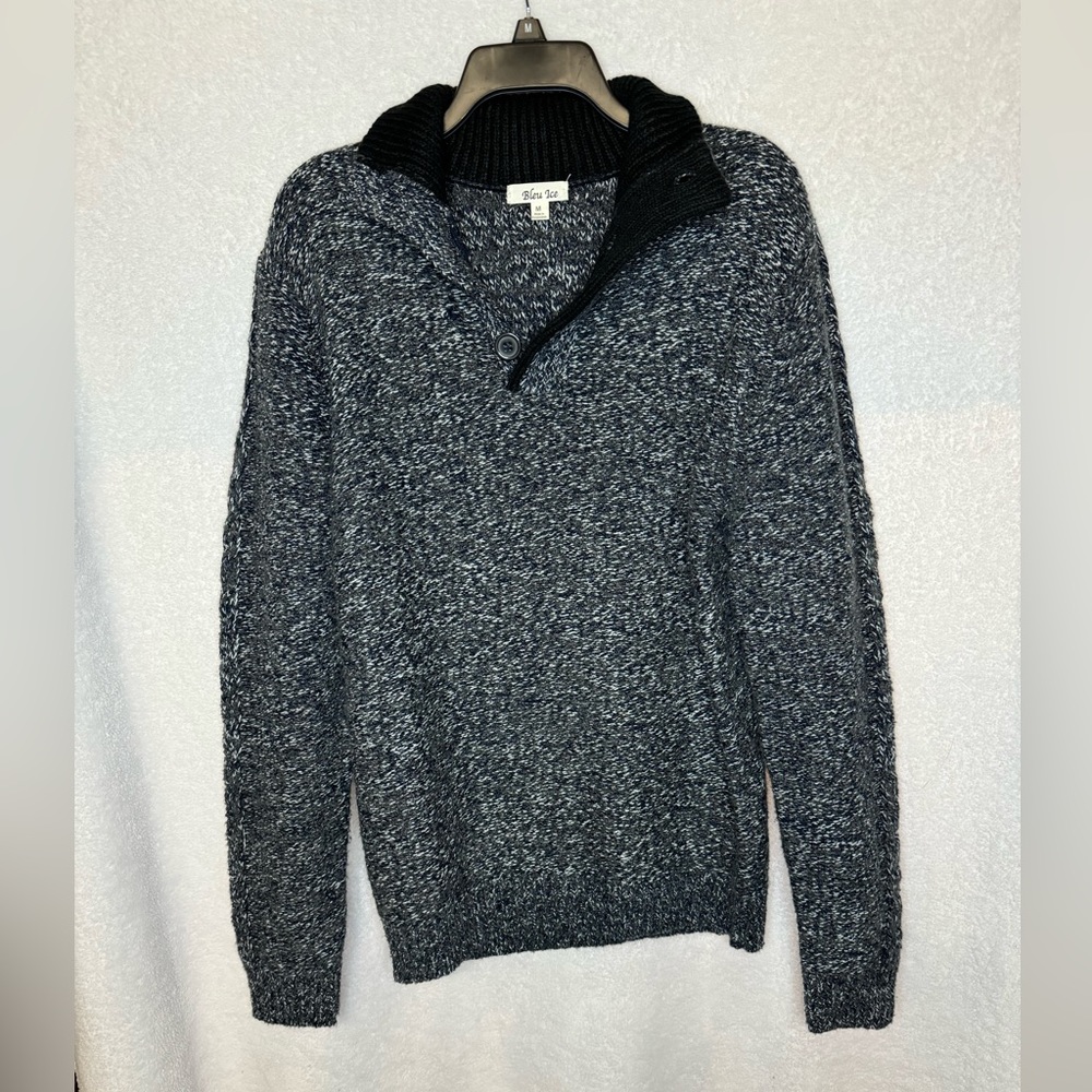 Bleu Ice men's mock neck sweater is preowned Size Medium gray/dark blue/white